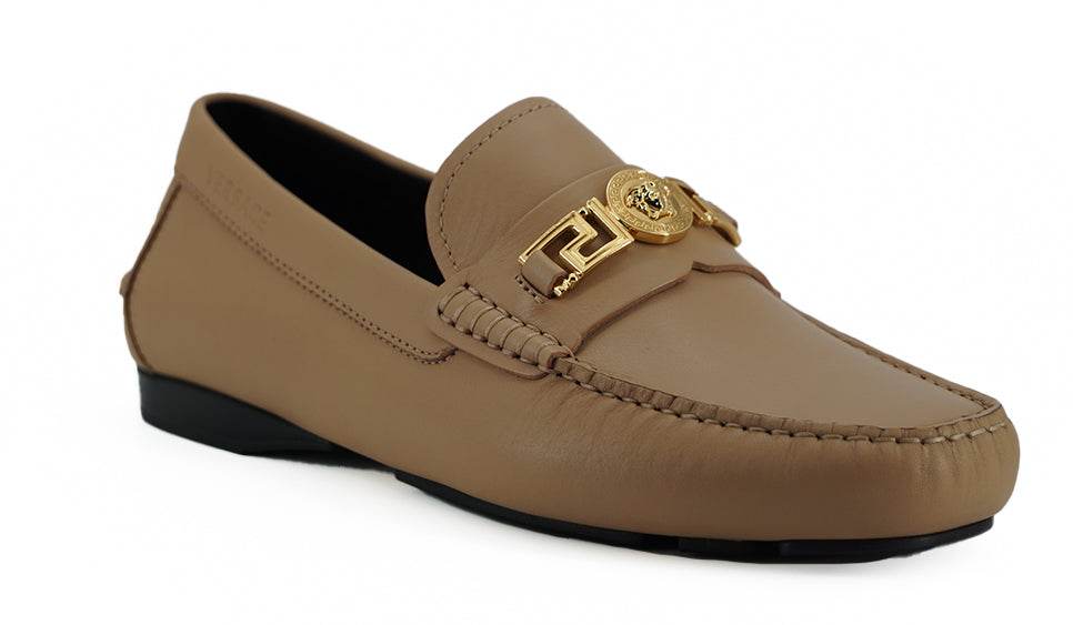 Versace Exquisite Medusa Loafers aus goldfarbenem Leder - Léoré