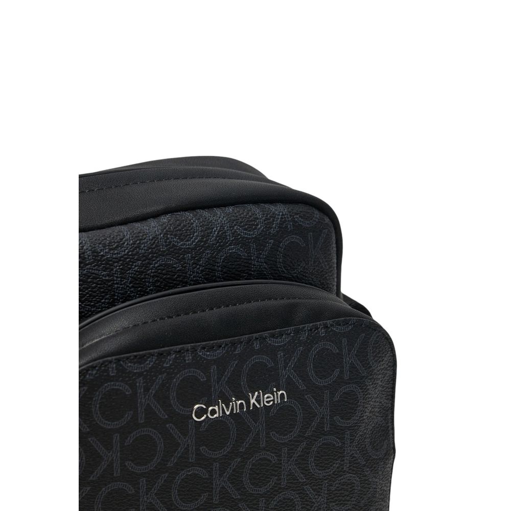 Calvin Klein Schwarze Messenger-Tasche aus recyceltem Polyester