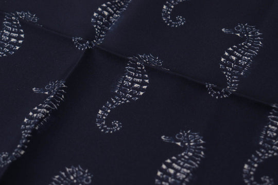 Dolce & Gabbana Elegantes blaues Seepferdchen Seidenschal für Männer - Léoré