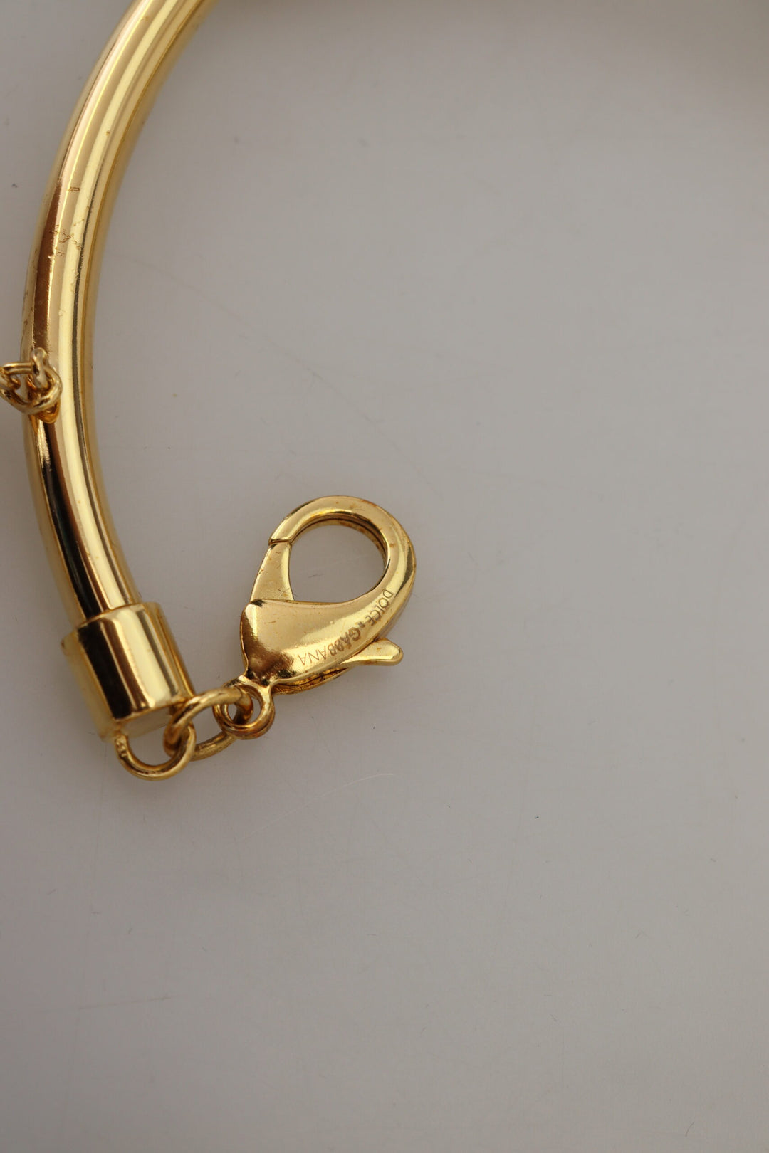 Dolce & Gabbana Elegantes mit Kunstperlen verziertes goldenes Kropfband