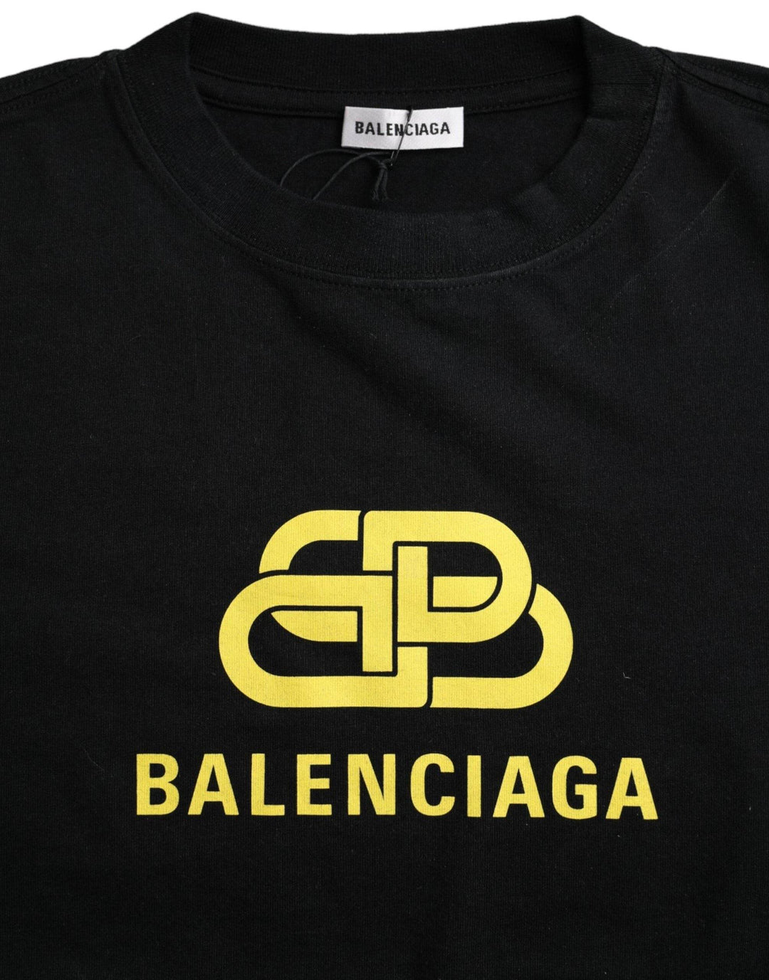 Balenciaga Schwarzes T-Shirt mit Rundhalsausschnitt und kurzen Ärmeln aus Baumwolle mit Logodruck - Léoré