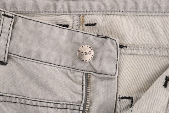 Costume National Graue Baumwollschlankjeans mit Waschung