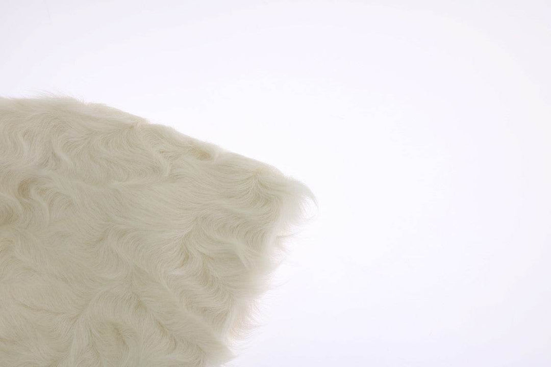 Dolce & Gabbana Elegante weiße Pelzmütze Luxus Wintermütze - Léoré