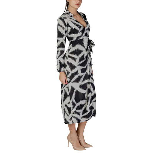 Jacqueline De Yong Schwarzes Kleid aus recyceltem Polyester