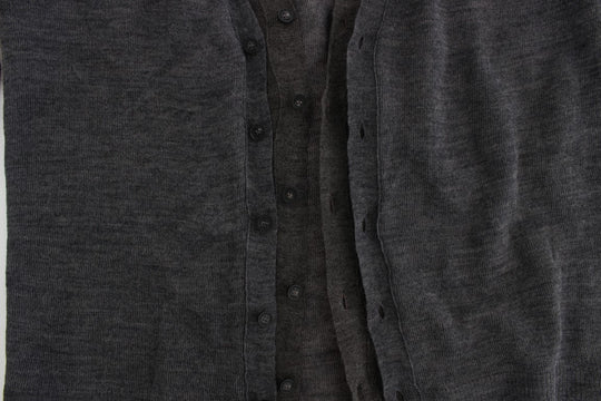 Costume National Grauer Wollpullover mit Knopfleiste