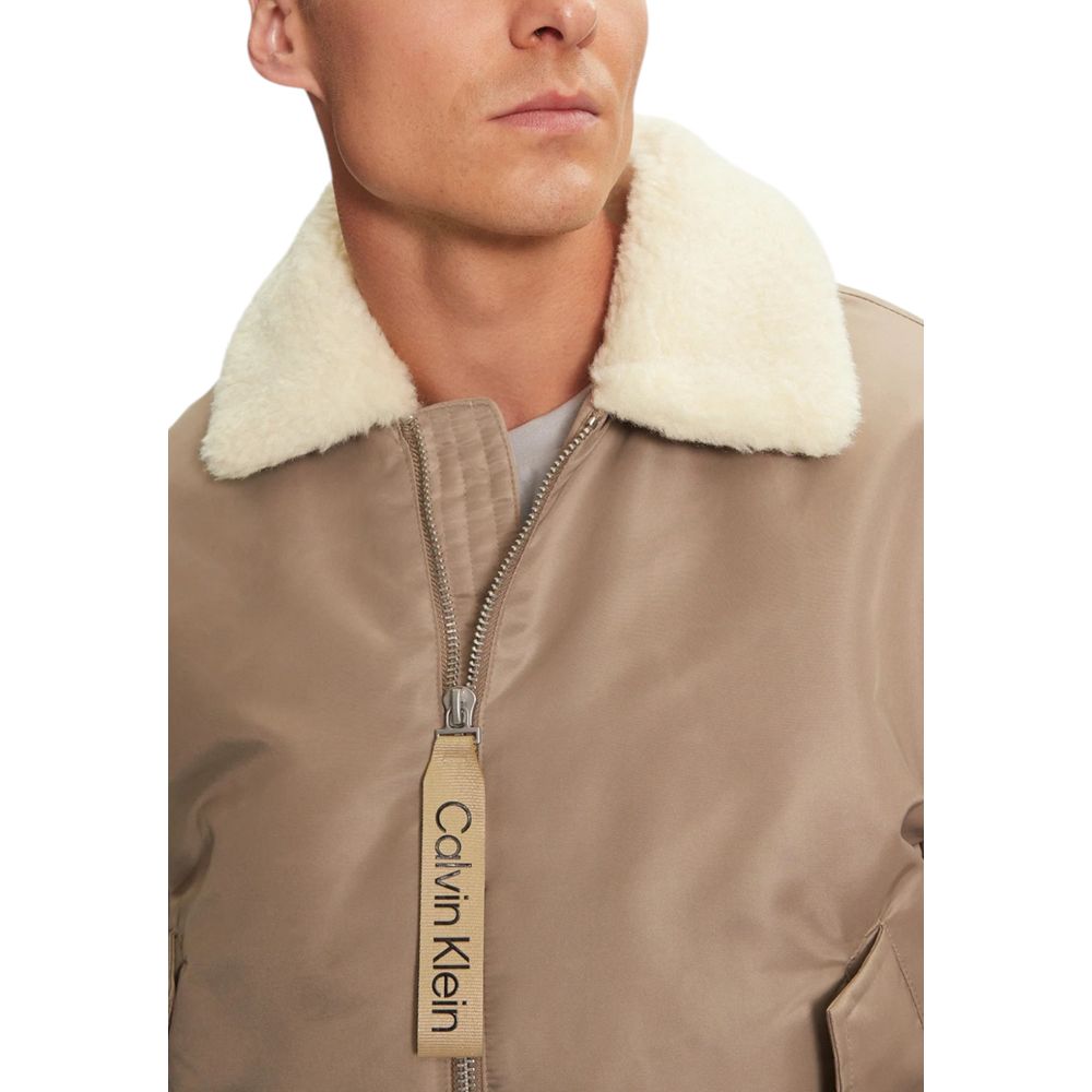 Calvin Klein Jeans Beige Jacke aus recyceltem Polyamid