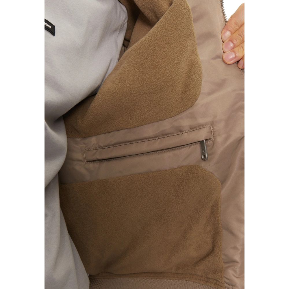 Calvin Klein Jeans Beige Jacke aus recyceltem Polyamid