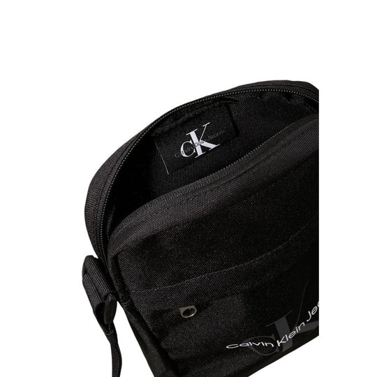 Calvin Klein Jeans Schwarze Messenger-Tasche aus recyceltem Polyester