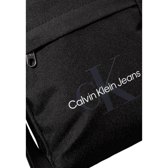 Calvin Klein Jeans Schwarze Messenger-Tasche aus recyceltem Polyester