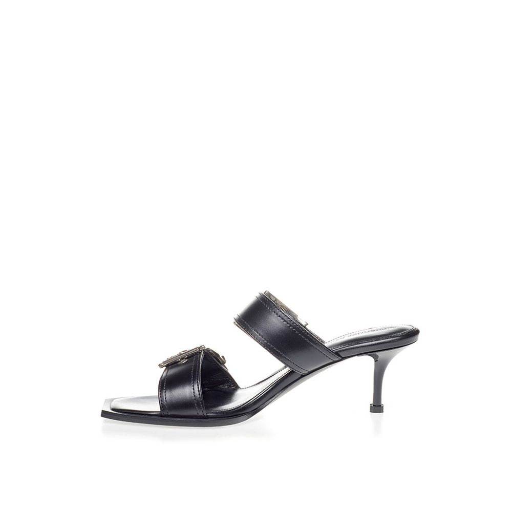 Alexander McQueen Erhöhen Sie Ihre Schritte in zeitlosen schwarzen Ledersandalen - Léoré