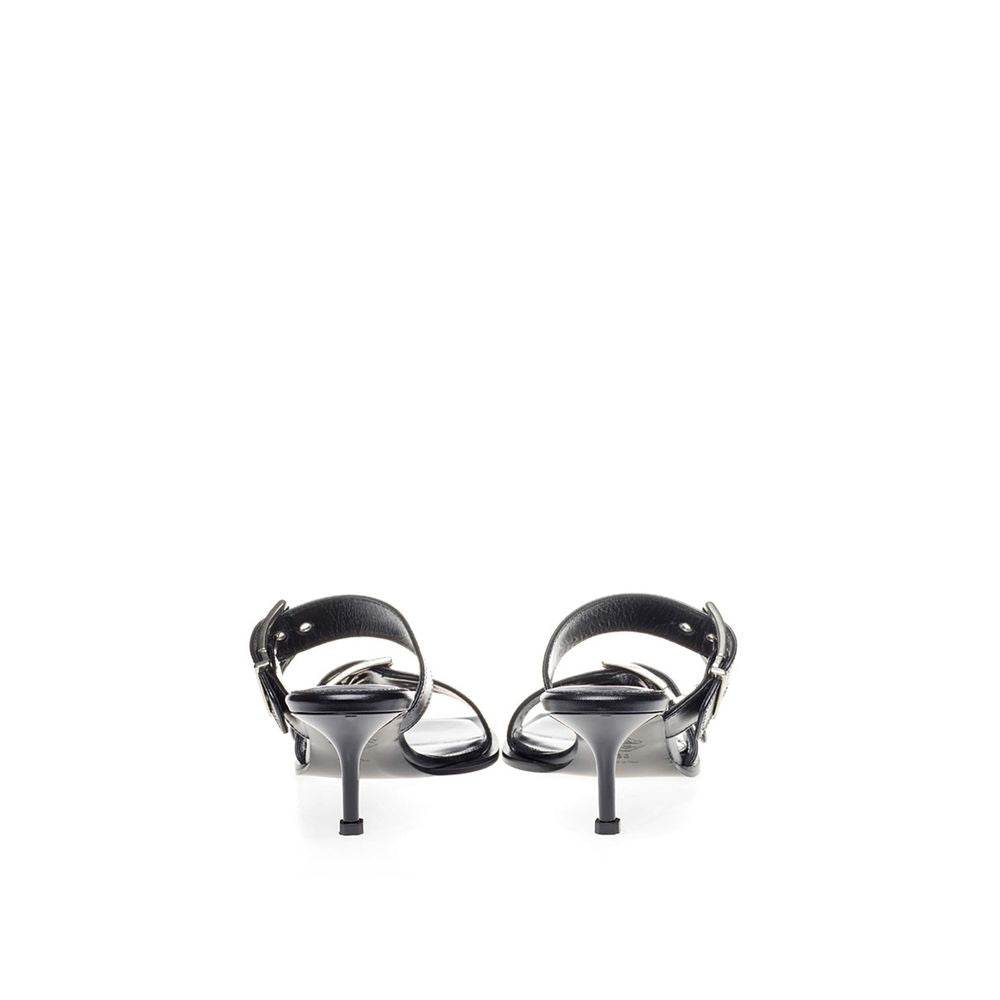 Alexander McQueen Erhöhen Sie Ihre Schritte in zeitlosen schwarzen Ledersandalen - Léoré
