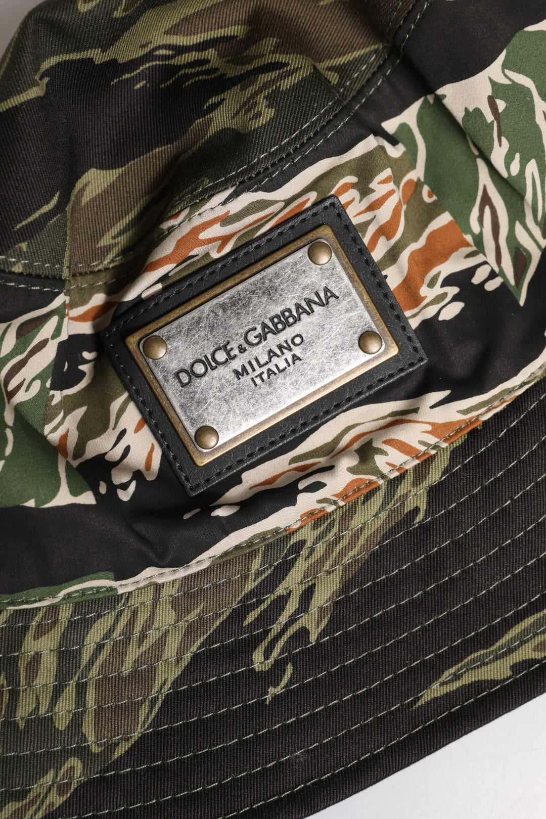 Dolce & Gabbana Multicolor DG Plaque Breite Krempe Eimer Hut