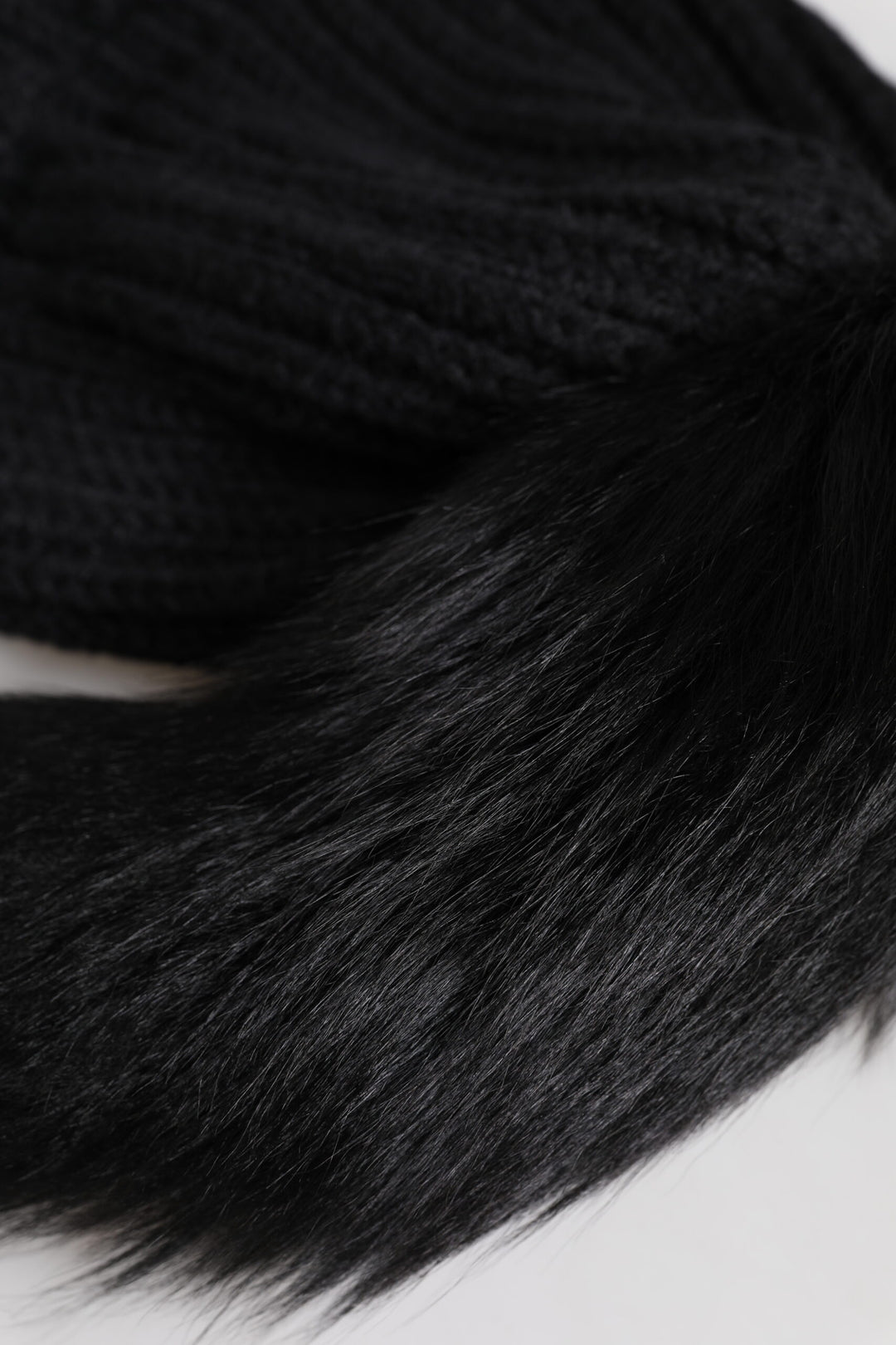 Dolce & Gabbana Schwarz Acryl gestrickt Pelz Winter Beanie Hut