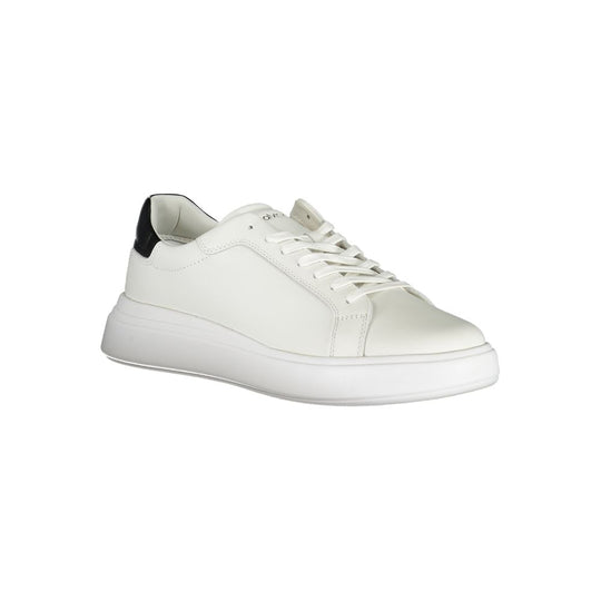 Calvin Klein Schlichte weiße Sneakers mit kontrastierenden Akzenten