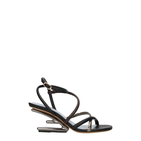 Fendi Flache Sandalen aus Leder in verschiedenen Farben