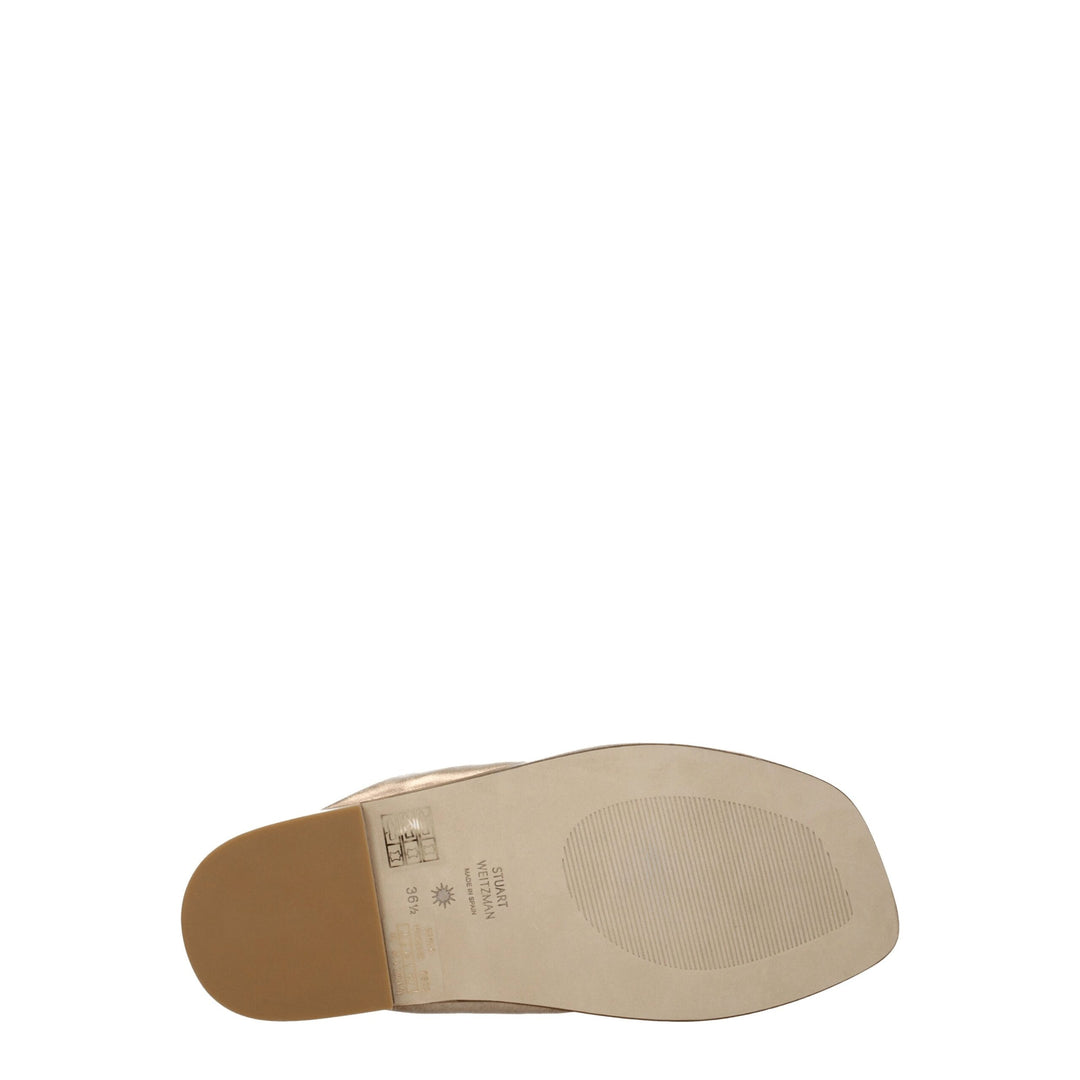 Stuart Weitzman Flache Sandalen aus Leder in Gold