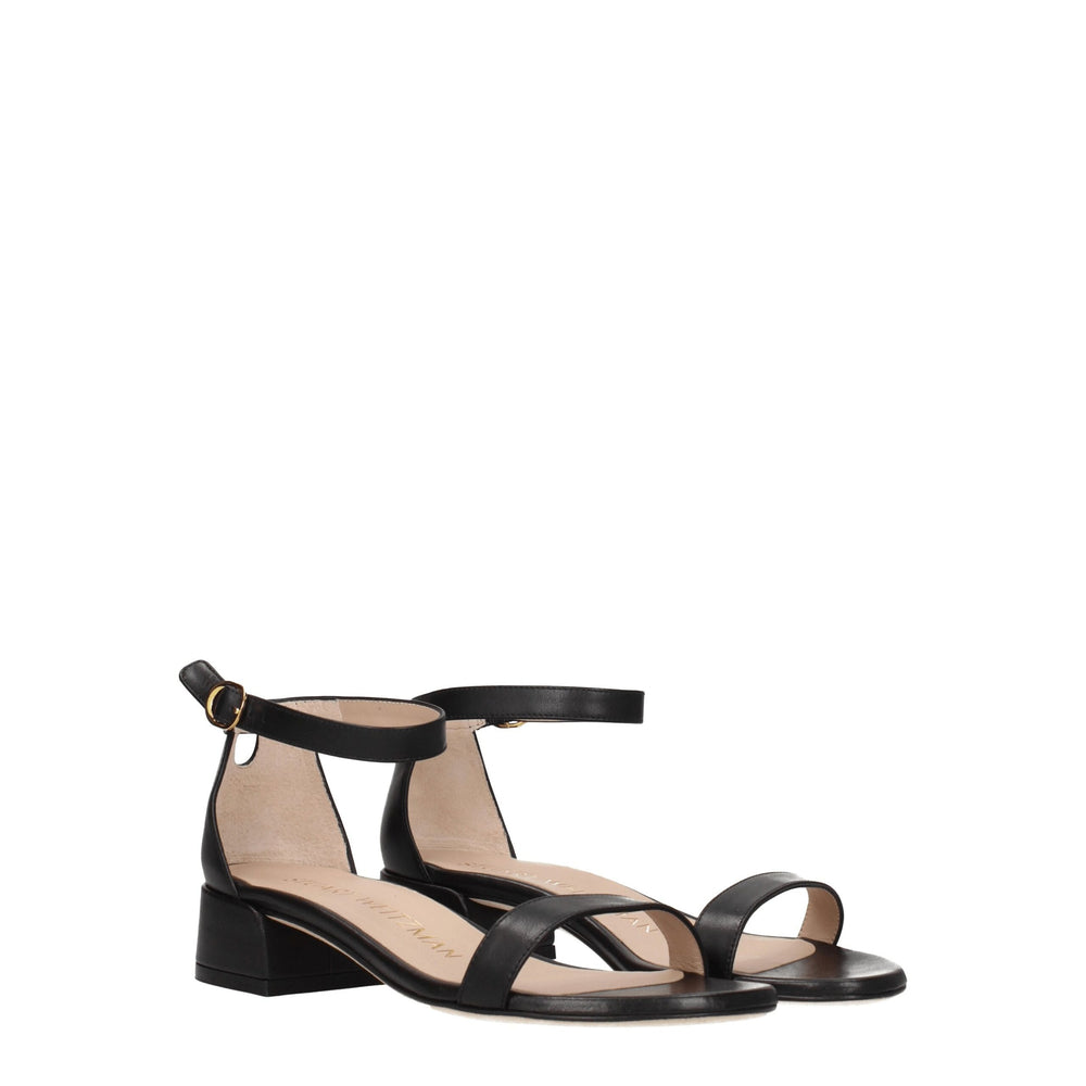 Stuart Weitzman Flache Sandalen aus schwarzem Leder