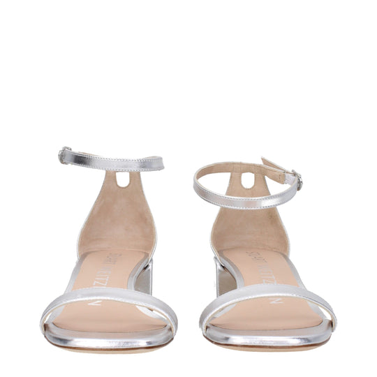 Stuart Weitzman Graue flache Sandalen aus Leder