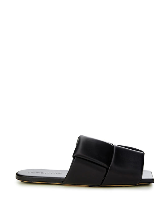 Bottega Veneta Elegante schwarze Ledersandalen