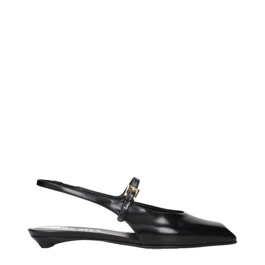 Prada Flache Sandalen aus schwarzem Leder