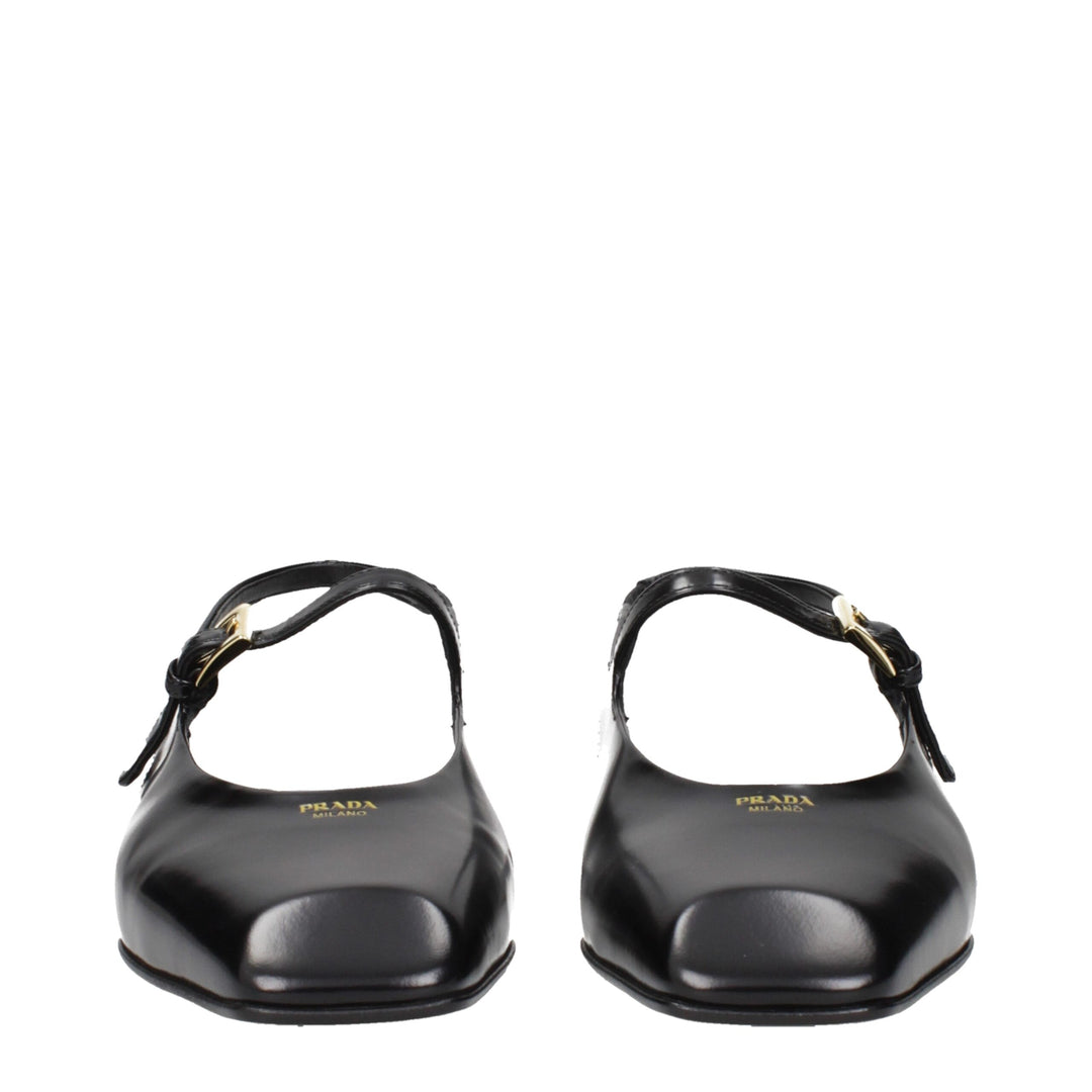 Prada Flache Sandalen aus schwarzem Leder