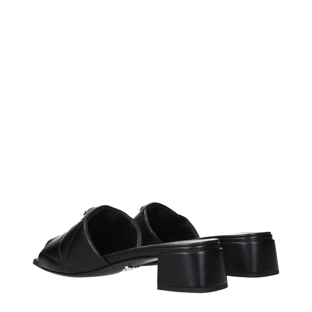 Prada Flache Sandalen aus schwarzem Leder