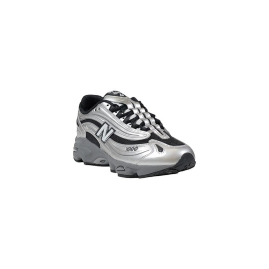 New Balance Silberner Synthetik-Sneaker