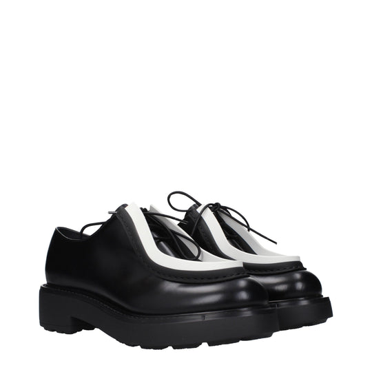 Prada Schwarze Leder Oxfords und Derbies