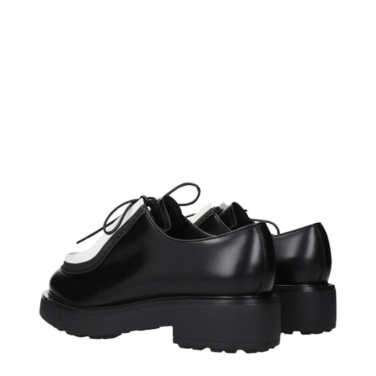 Prada Schwarze Leder Oxfords und Derbies